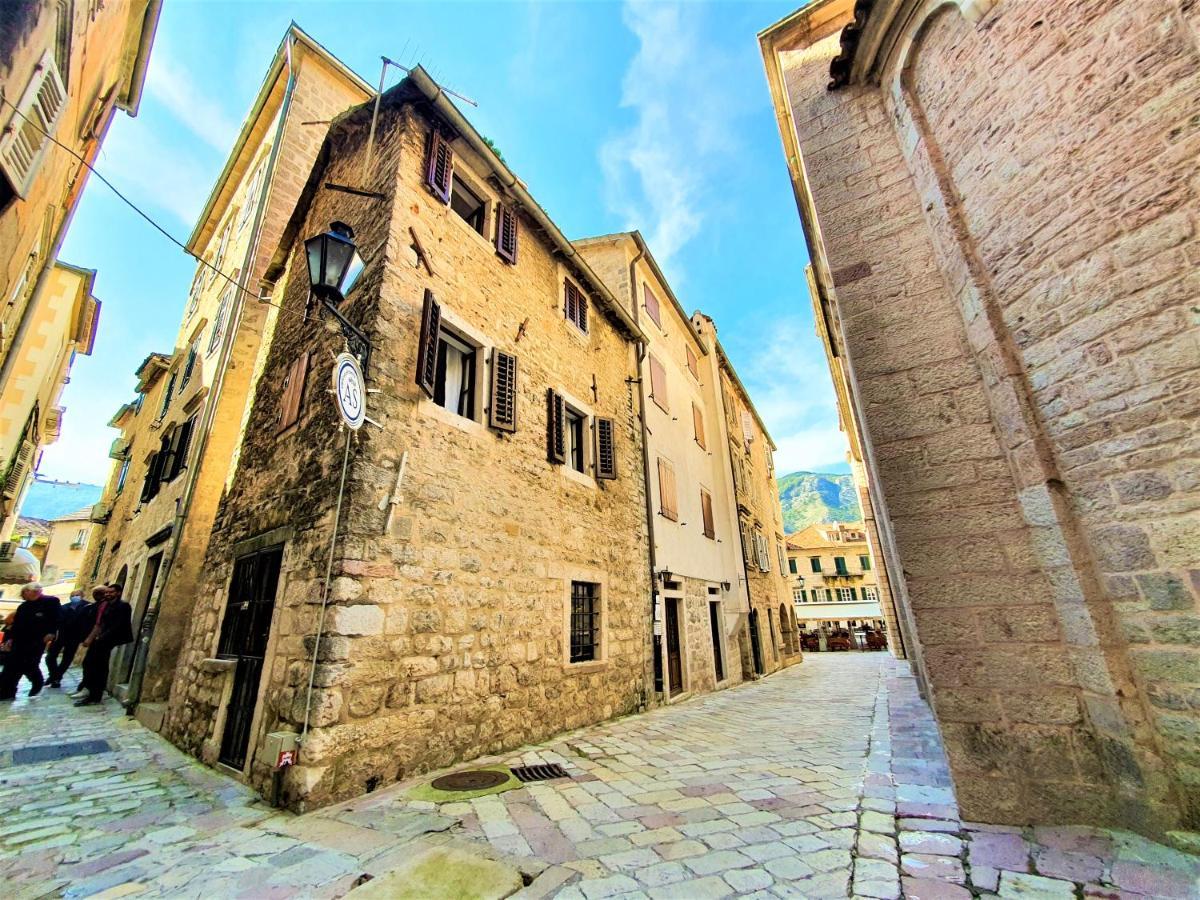 St.Tripun Apartment Kotor Exterior photo